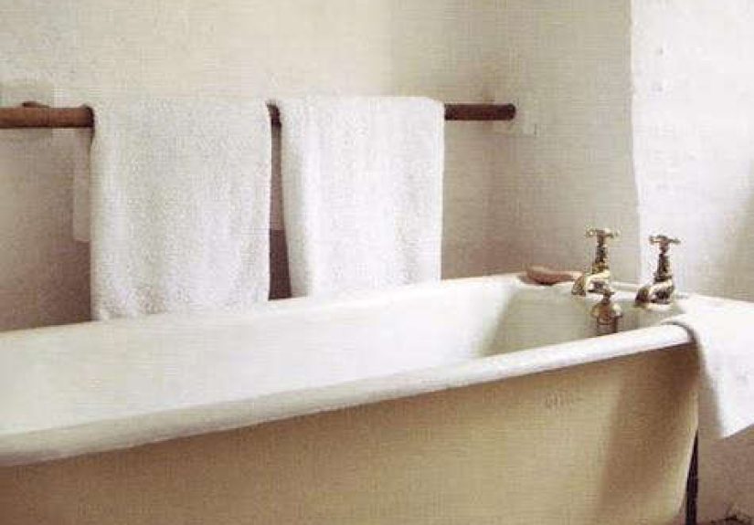 Bath: Wood Towel Bar