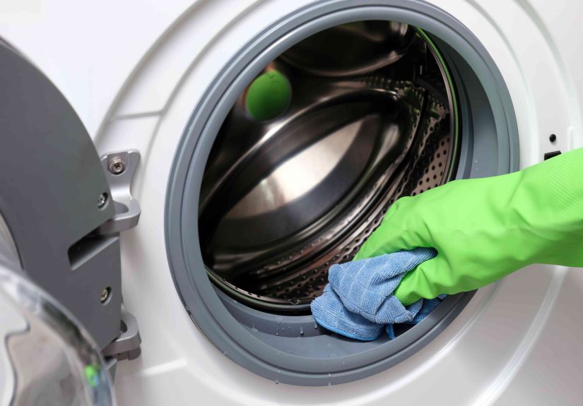 Baking Soda Can Instantly Deodorize a Smelly WasherHere's How