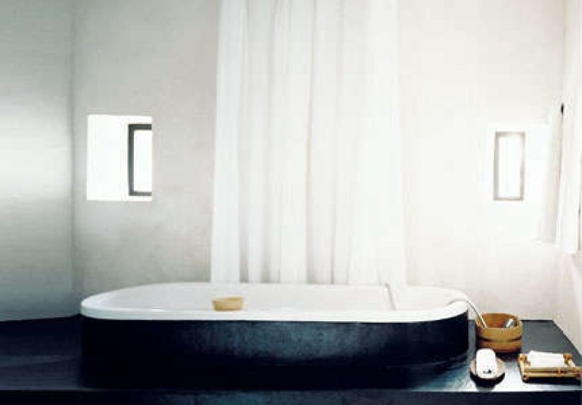 Bath: Black-Painted Bathtub Roundup