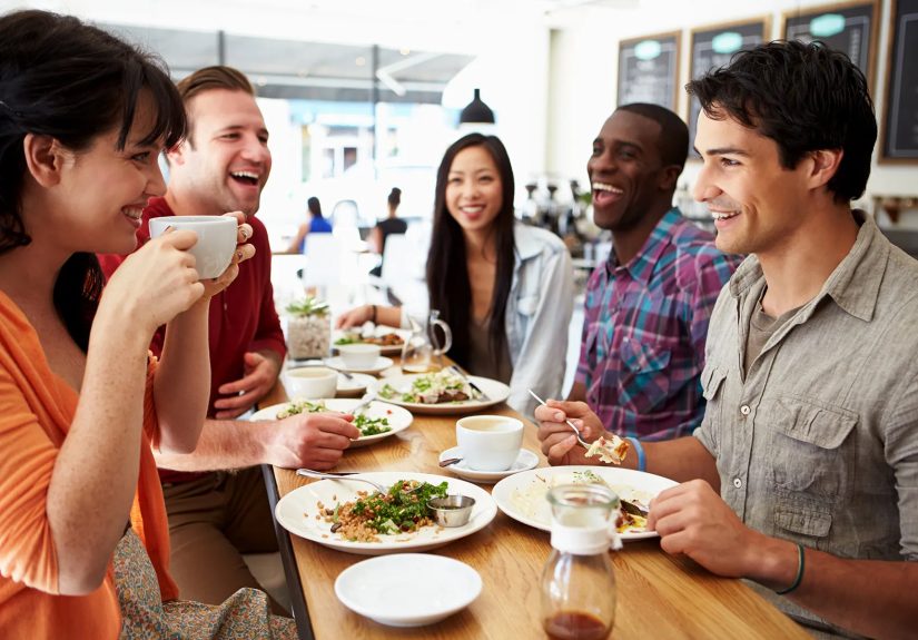 Tu familia, tus amigos y la comida: nuevas costumbres
