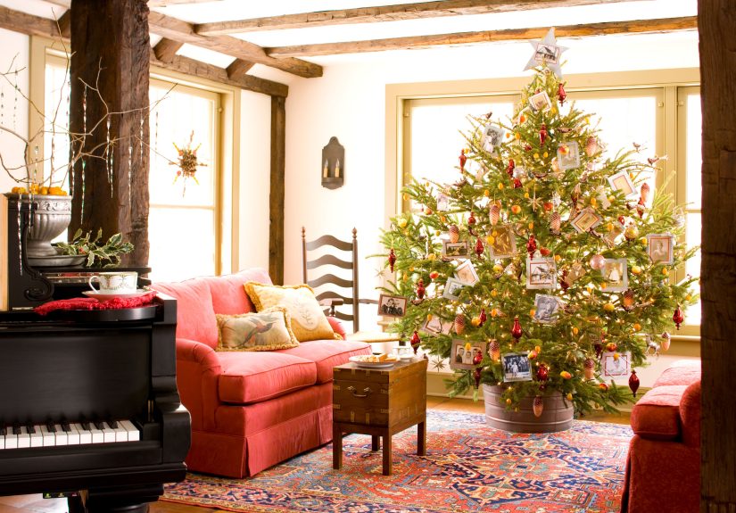 Dolly Parton Decorates Early for Christmasbut Recommends Waiting Longer if You Prefer a Real Tree
