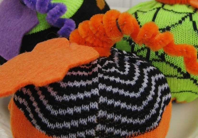 EASY HALLOWEEN SOCK PUMPKINS...A fun project using Halloween socks from the dollar aisle at Target!