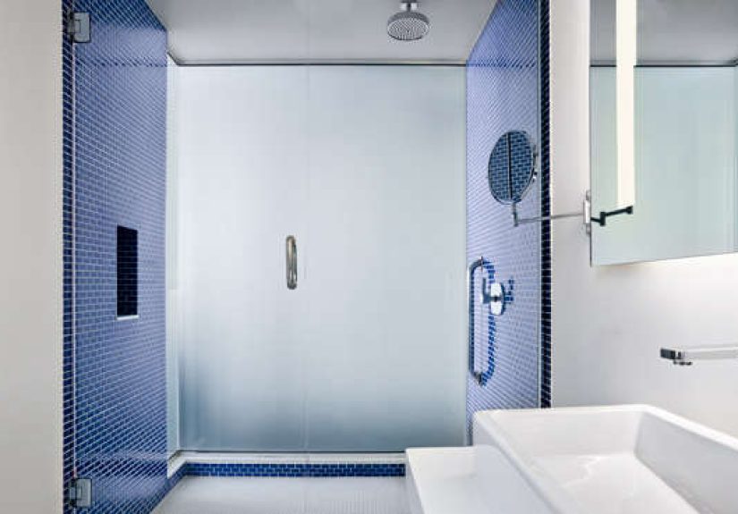 High/Low: A Fog-Free Shower Shaving Mirror
