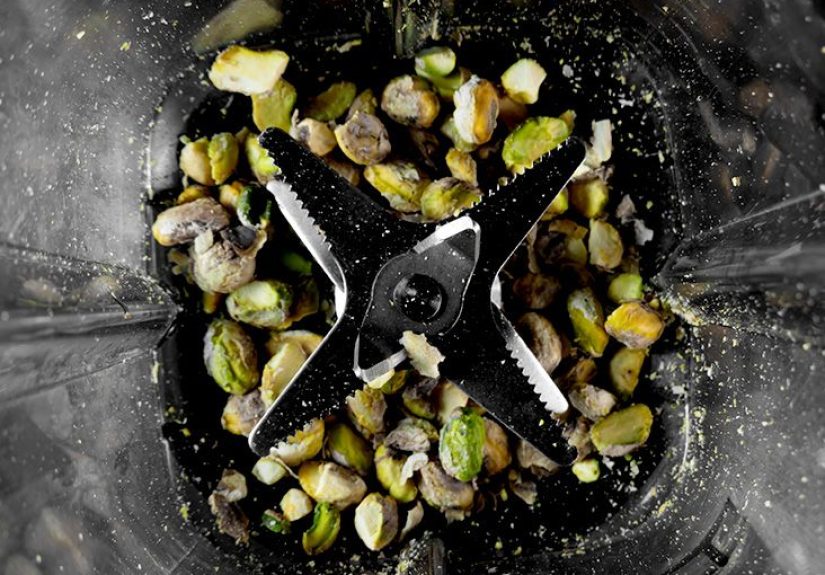 Nut allergy: Symptoms, types, causes, and treatments