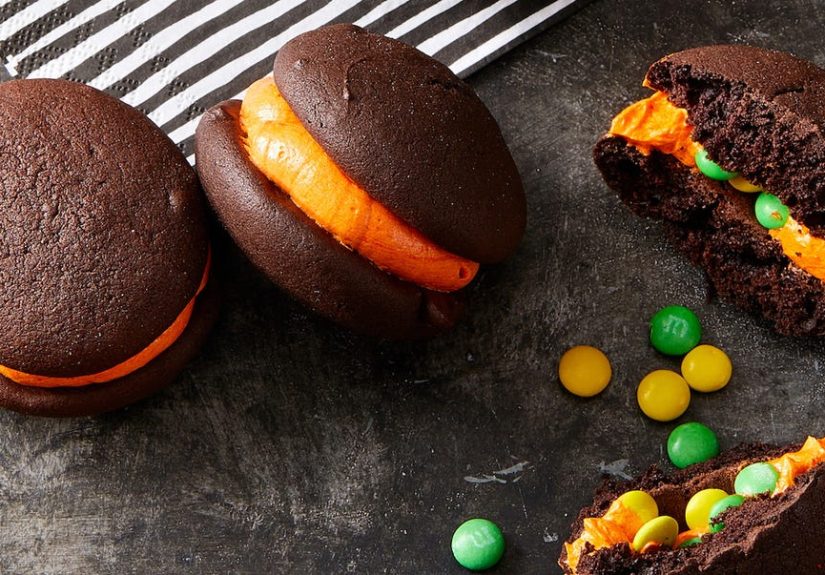 Best Stuffed Dark Chocolate Whoopie Pies Recipe - How to Make Stuffed Dark Chocolate Whoopie Pies